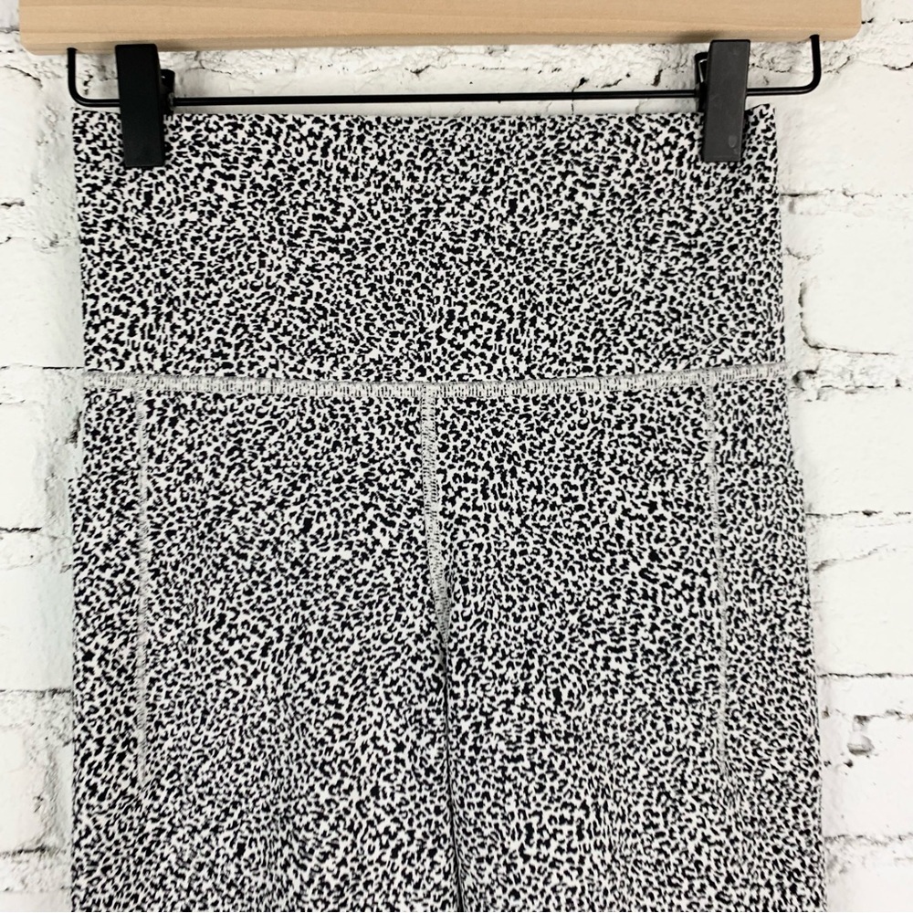 Athleta Salutation Stash Textured Tights Leggings Black White Leopard Animal XS - Picture 3 of 13